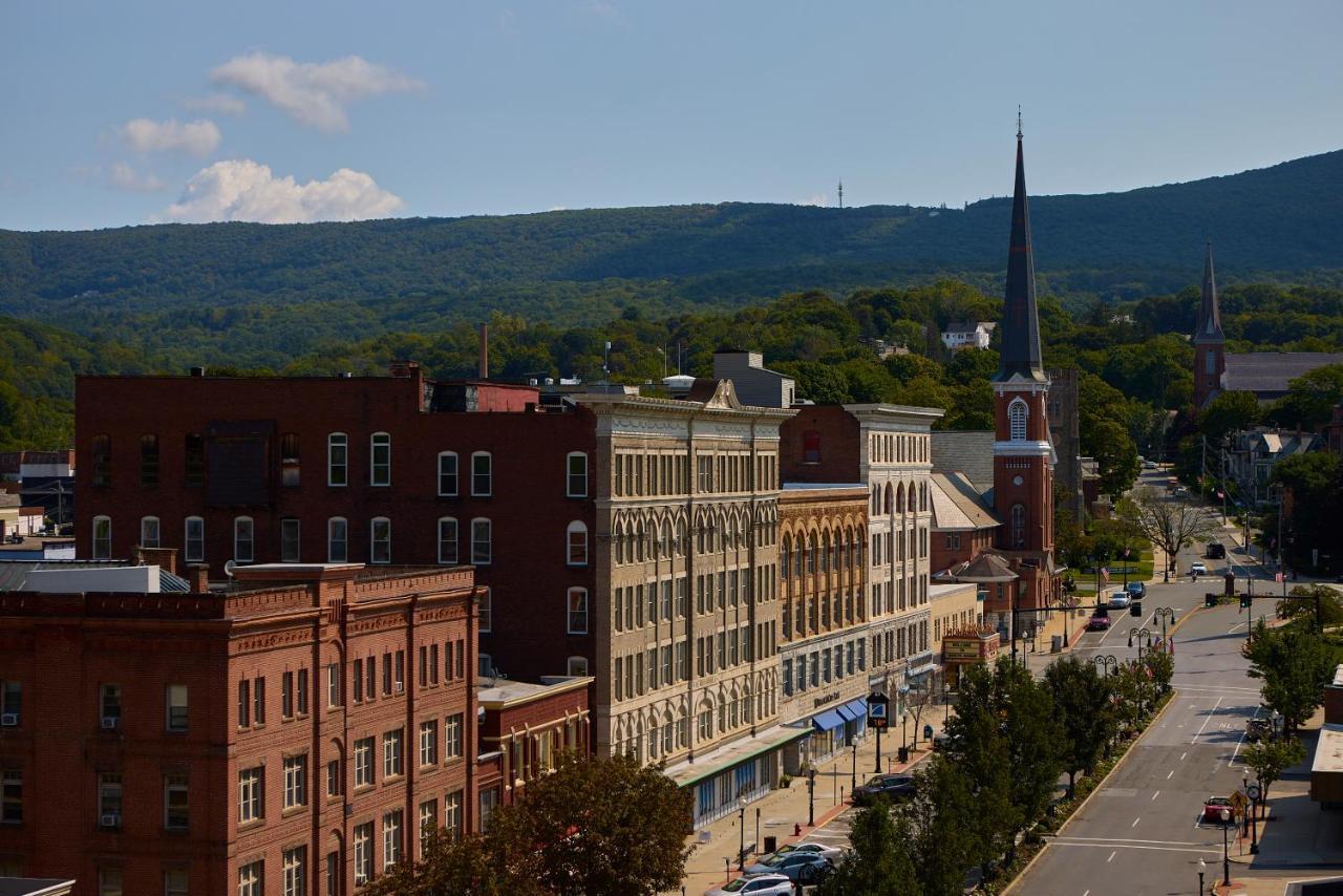 Hotel Downstreet, Ascend Hotel Collection North Adams Bagian luar foto
