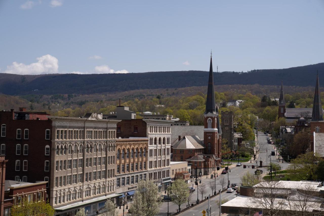 Hotel Downstreet, Ascend Hotel Collection North Adams Bagian luar foto