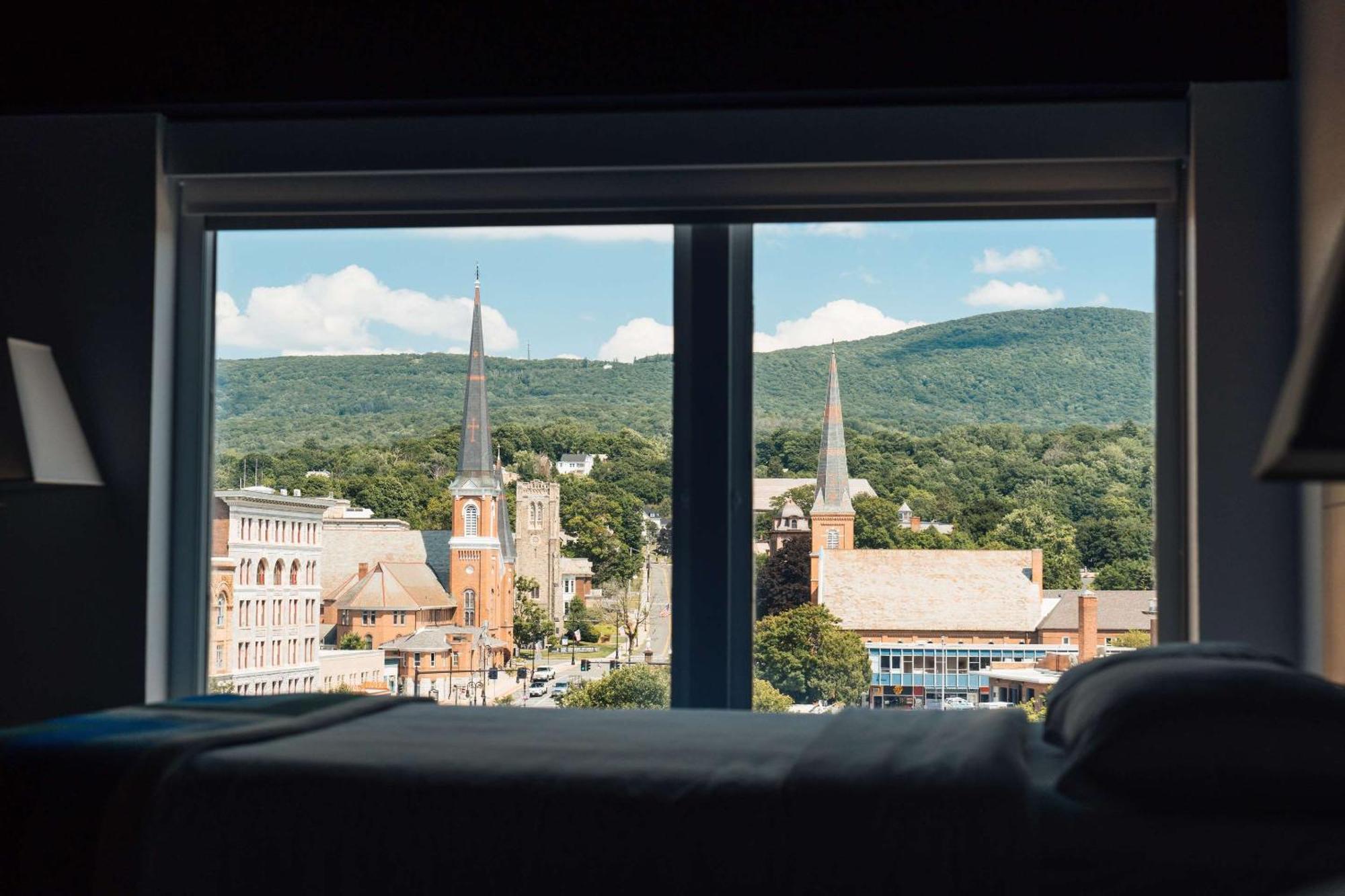 Hotel Downstreet, Ascend Hotel Collection North Adams Bagian luar foto
