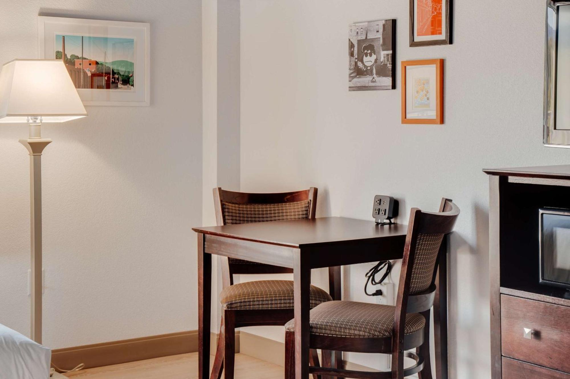 Hotel Downstreet, Ascend Hotel Collection North Adams Bagian luar foto