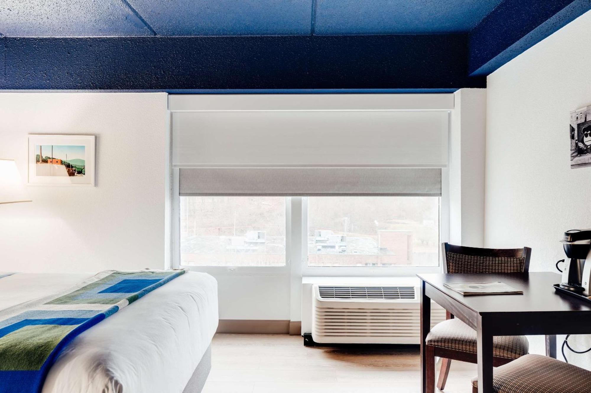 Hotel Downstreet, Ascend Hotel Collection North Adams Bagian luar foto