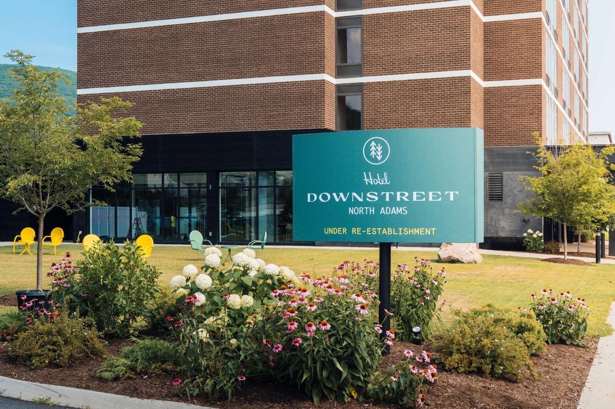 Hotel Downstreet, Ascend Hotel Collection North Adams Bagian luar foto