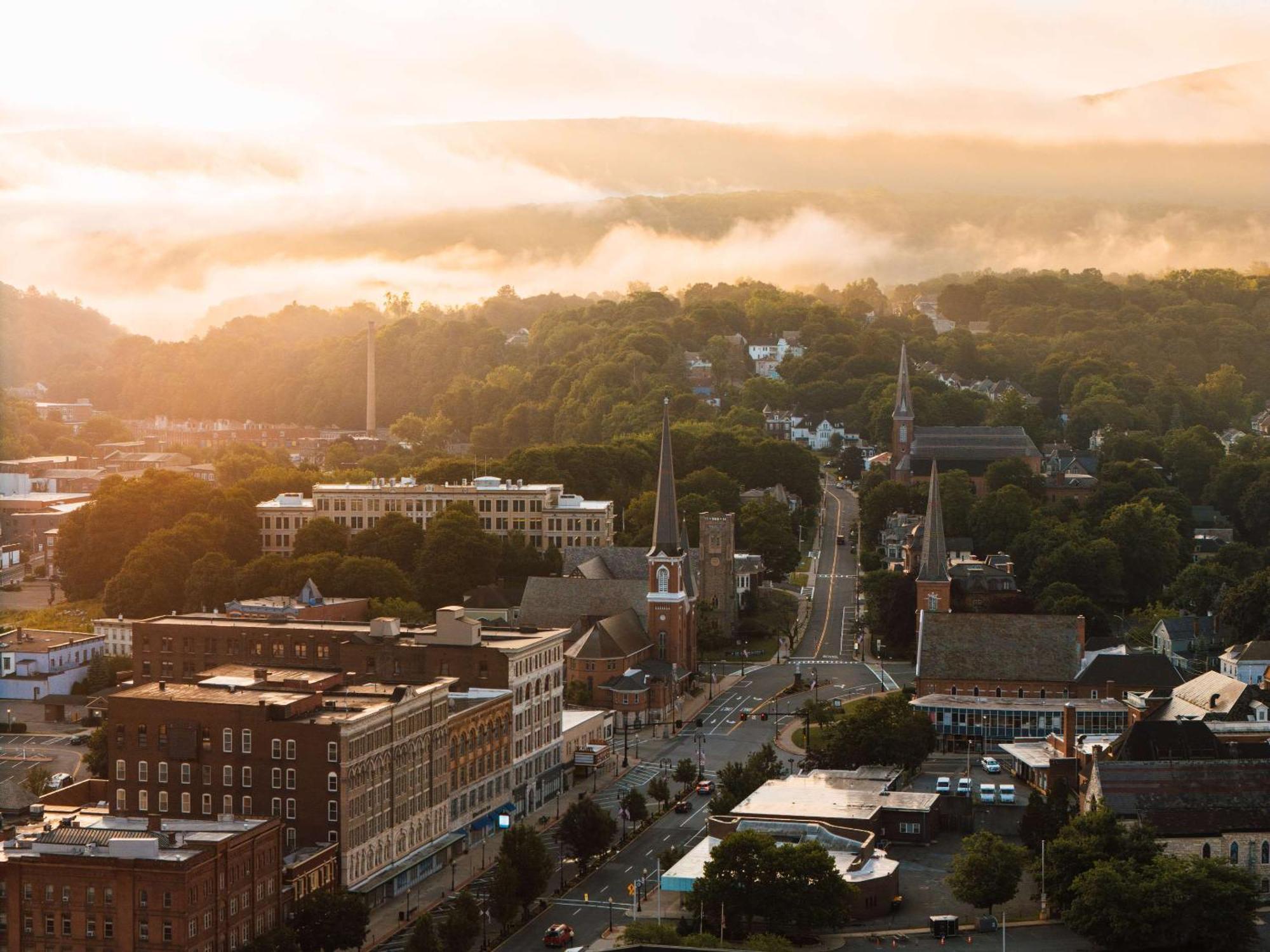 Hotel Downstreet, Ascend Hotel Collection North Adams Bagian luar foto