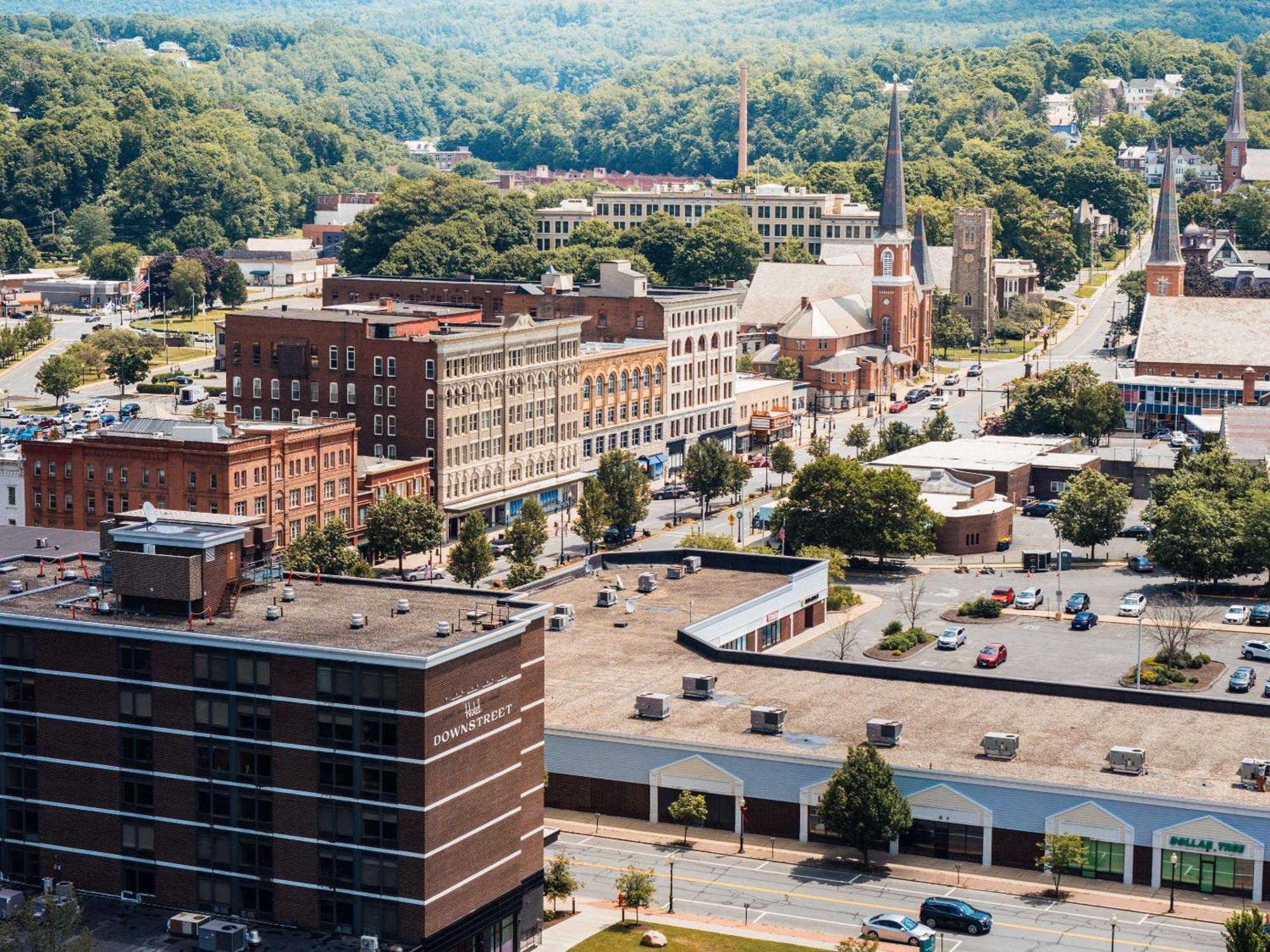 Hotel Downstreet, Ascend Hotel Collection North Adams Bagian luar foto